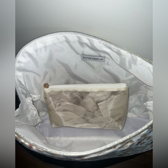 Sonia Kashuk Large Dome Case Makeup Bag in a rose gold leopard print design. NWT - Picture 4 of 5